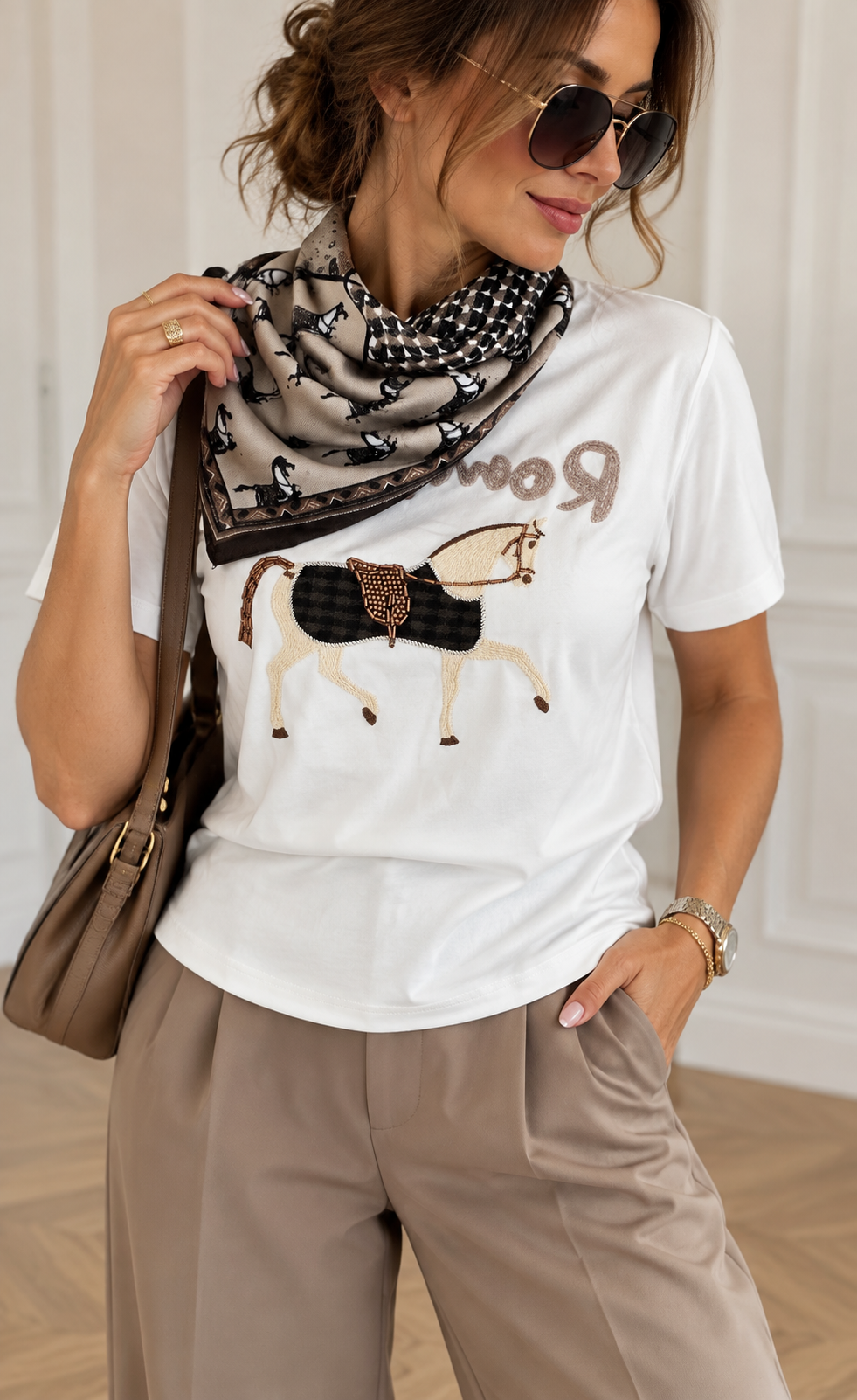 Elegancki t-shirt z apaszką - ecru
