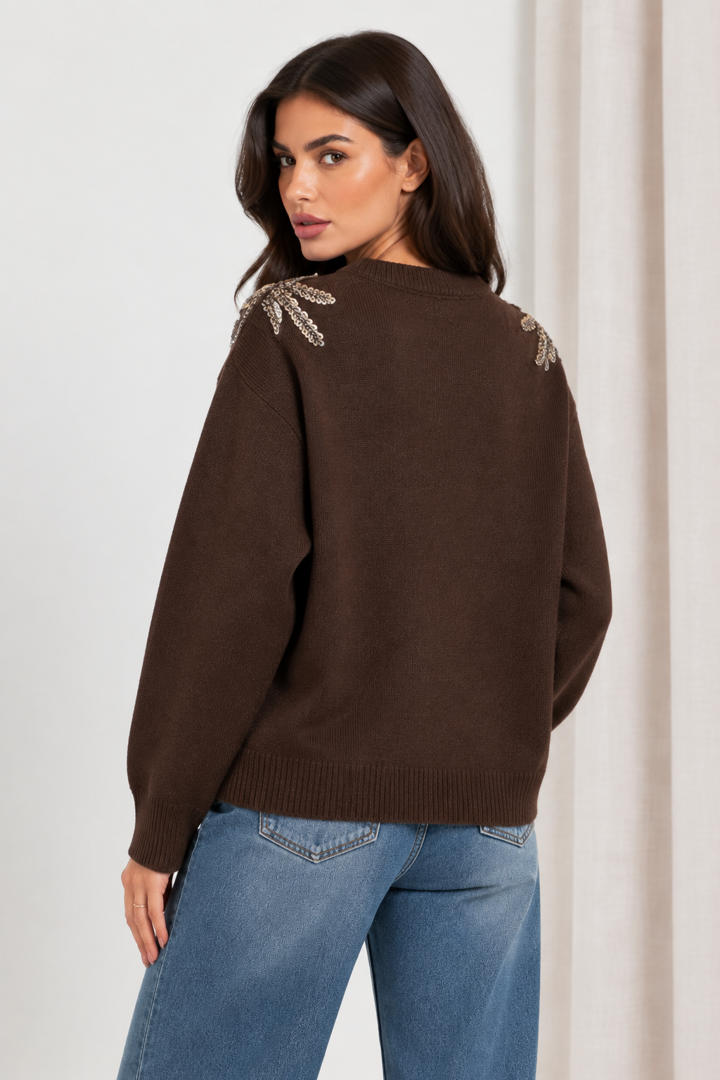 Sweter z ozdobną aplikacją - obrazek 2