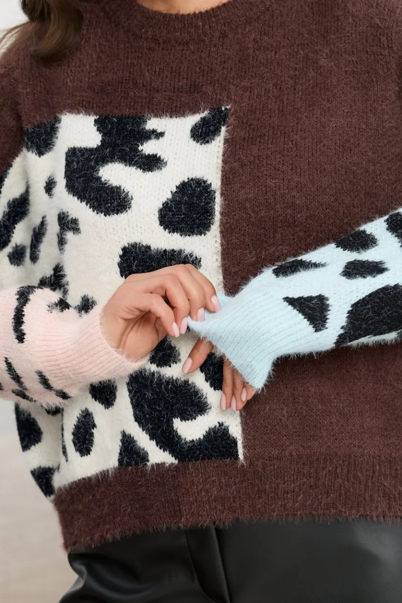 Sweter z patchworkowym wzorem - obrazek 2