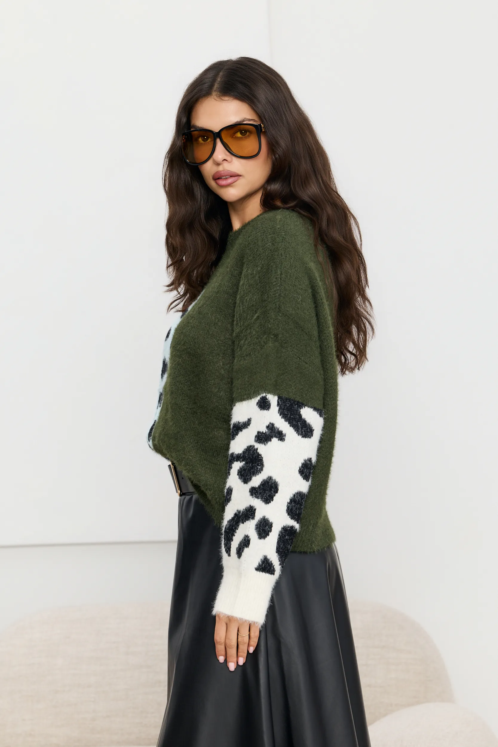 Sweter z patchworkowym wzorem - obrazek 4