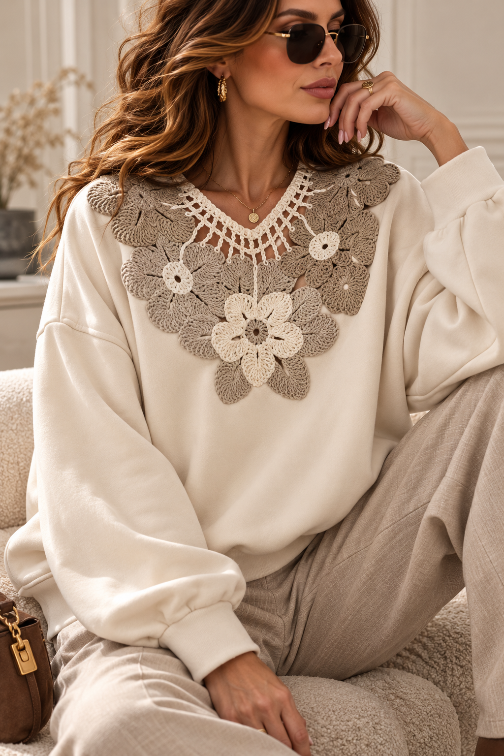 Bluza oversize z haftem - kremowa