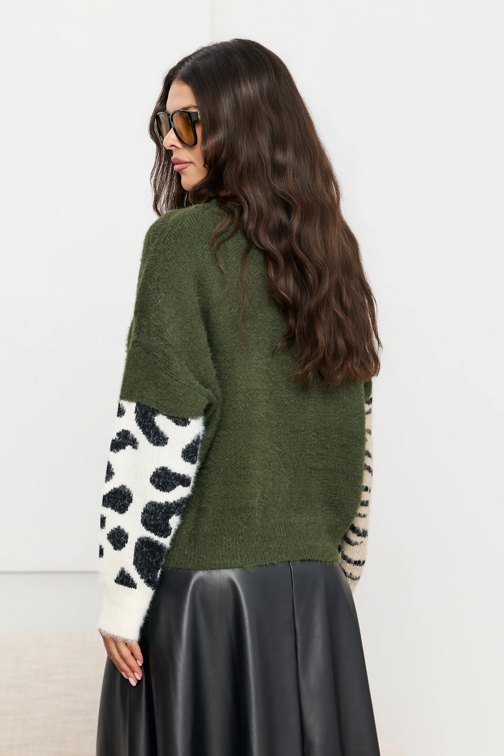 Sweter z patchworkowym wzorem - obrazek 5